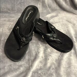 BareTraps Obvious Black Leather Thong Sandals